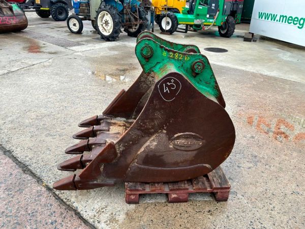 43" Strickland digging bucket.......65mm pins..... 398056916