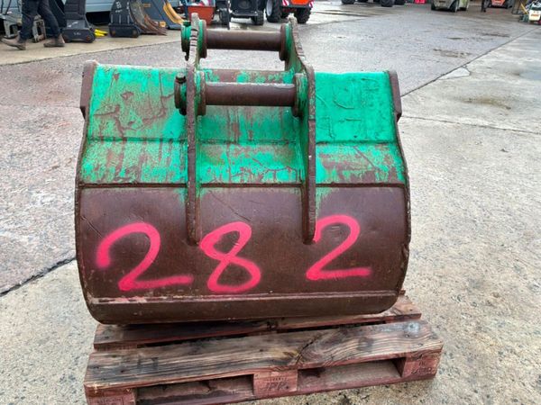 43" Strickland digging bucket.......65mm pins..... 398056923