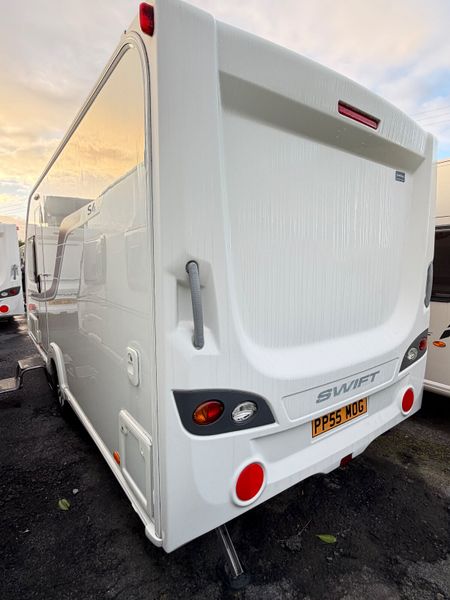 ✨2015 SWIFT FREESTYLE SE 4 BERTH FIXED BED✨ 398031730