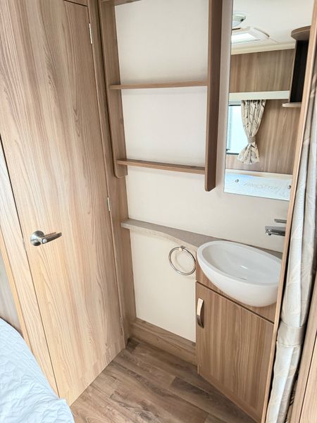 ✨2015 SWIFT FREESTYLE SE 4 BERTH FIXED BED✨ 398031735