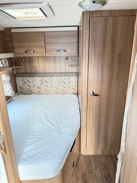 ✨2015 SWIFT FREESTYLE SE 4 BERTH FIXED BED✨ 398031736