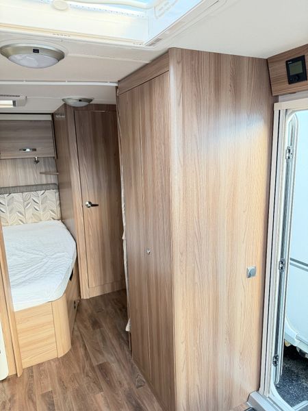 ✨2015 SWIFT FREESTYLE SE 4 BERTH FIXED BED✨ 398031738