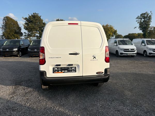 Peugeot Partner LWB 398111105