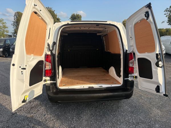 Peugeot Partner LWB 398111125