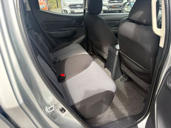 Mitsubishi L200 398112518