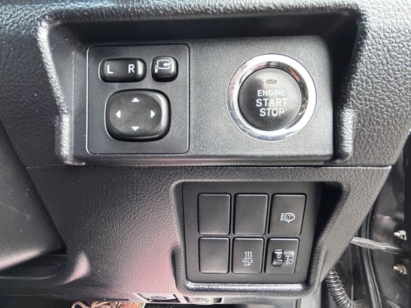 2016 Toyota Land Cruiser LWB Auto… 398250474
