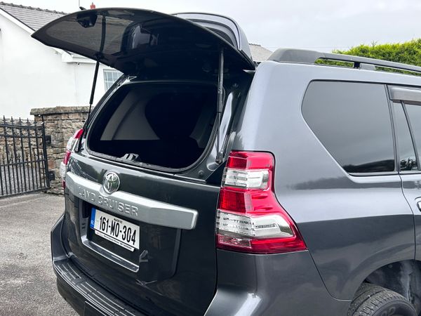2016 Toyota Land Cruiser LWB Auto… 398250489