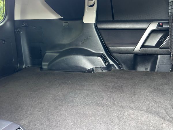 2016 Toyota Land Cruiser LWB Auto… 398250507