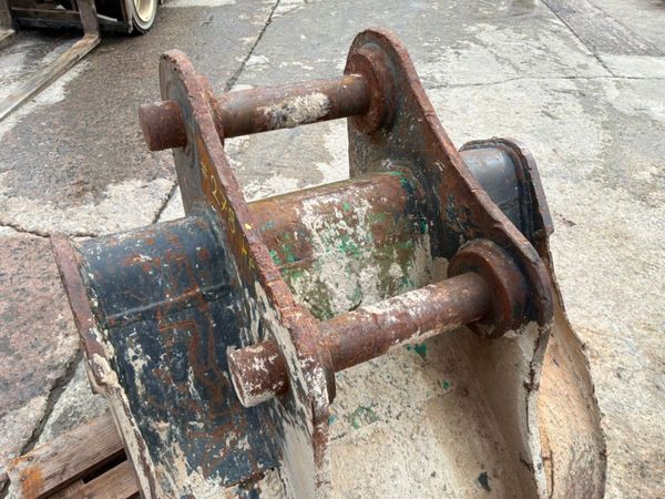 34" JCB digging bucket......65mm pins..........278 398290476