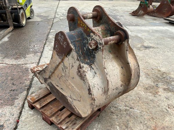 34" JCB digging bucket......65mm pins..........278 398290481