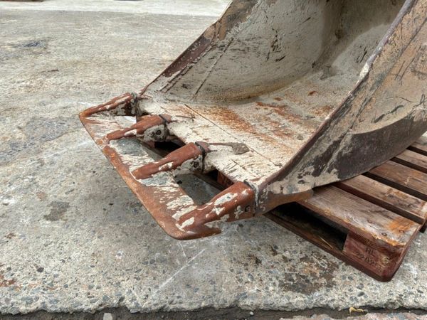 34" JCB digging bucket......65mm pins..........278 398290488