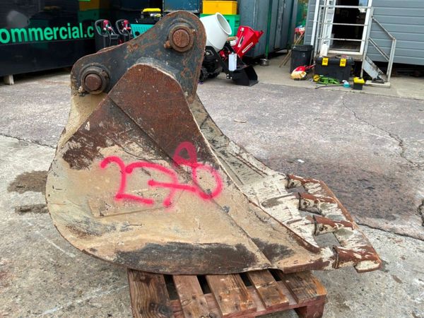 34" JCB digging bucket......65mm pins..........278 398290499