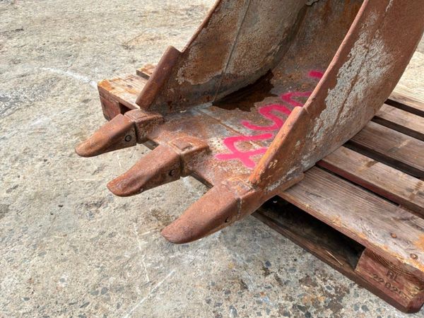 18" Strickland digging bucket.....50mm pins......2 398290540