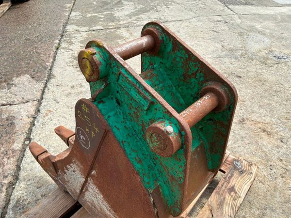 18" Strickland digging bucket.....50mm pins......2 398290542