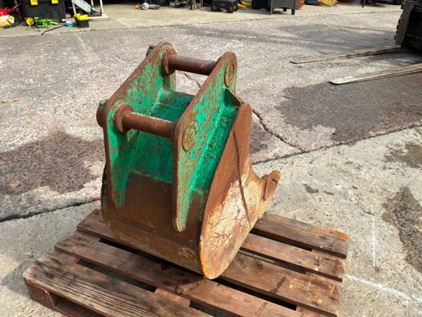 18" Strickland digging bucket.....50mm pins......2 398290544