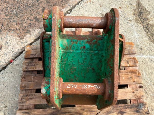 18" Strickland digging bucket.....50mm pins......2 398290546