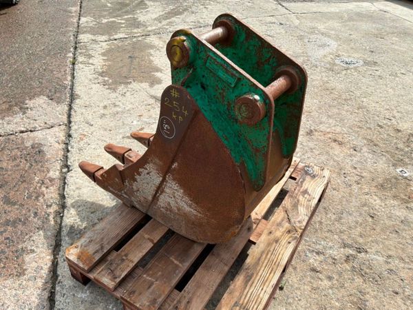 18" Strickland digging bucket.....50mm pins......2 398290548