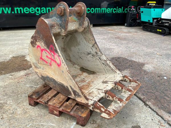 34" JCB digging bucket......65mm pins..........278 398290503