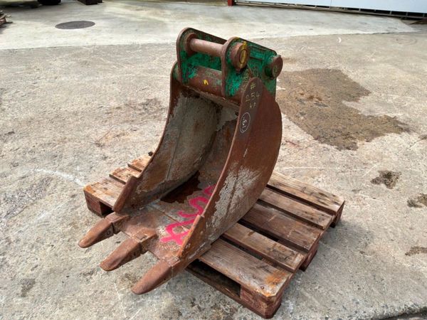 18" Strickland digging bucket.....50mm pins......2 398290534
