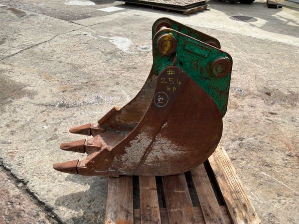 18" Strickland digging bucket.....50mm pins......2 398290536
