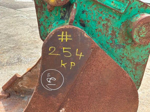 18" Strickland digging bucket.....50mm pins......2 398290538
