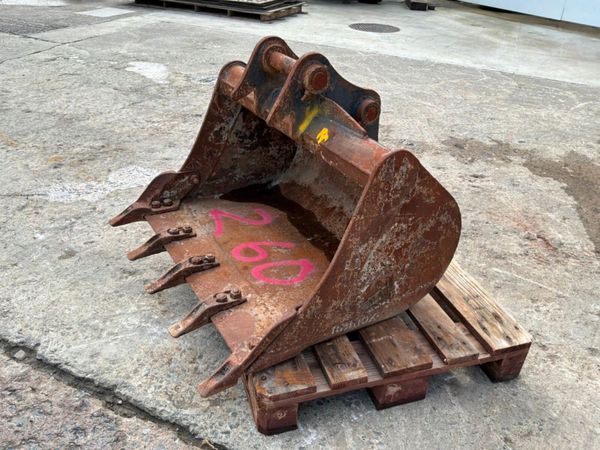 36" Rhinox digging Bucket....45mm pins.......260kp 398290640
