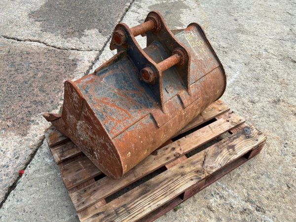 36" Rhinox digging Bucket....45mm pins.......260kp 398290634