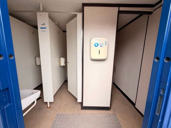 16 x 9  male / female toilet block unit ....3732 398290791