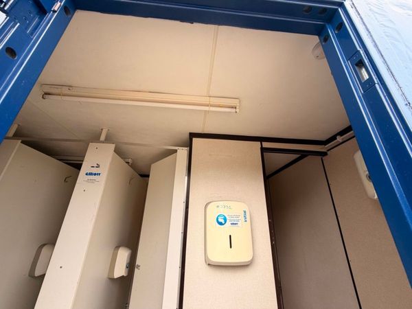 16 x 9  male / female toilet block unit ....3732 398290792