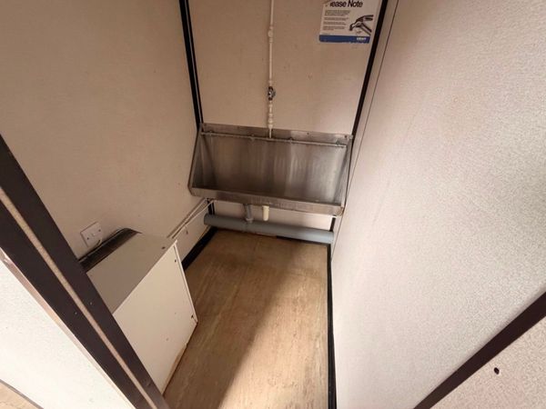 16 x 9  male / female toilet block unit ....3732 398290794