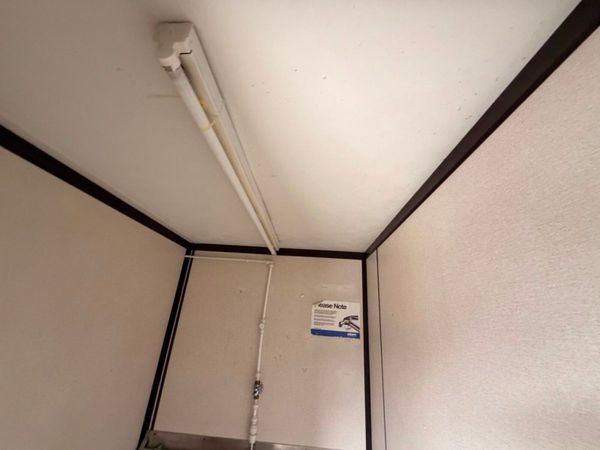 16 x 9  male / female toilet block unit ....3732 398290795