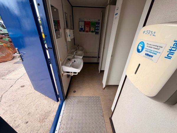 16 x 9  male / female toilet block unit ....3732 398290796