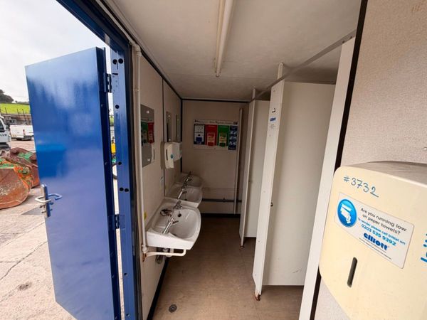 16 x 9  male / female toilet block unit ....3732 398290797