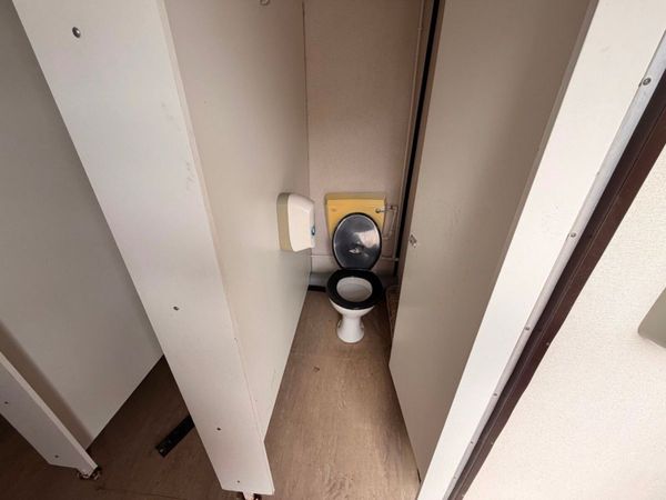 16 x 9  male / female toilet block unit ....3732 398290798