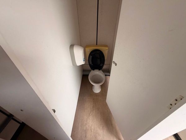 16 x 9  male / female toilet block unit ....3732 398290801