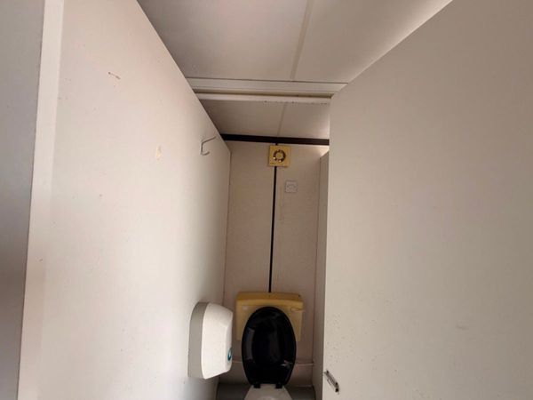 16 x 9  male / female toilet block unit ....3732 398290803
