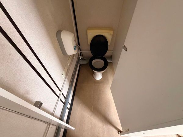 16 x 9  male / female toilet block unit ....3732 398290805