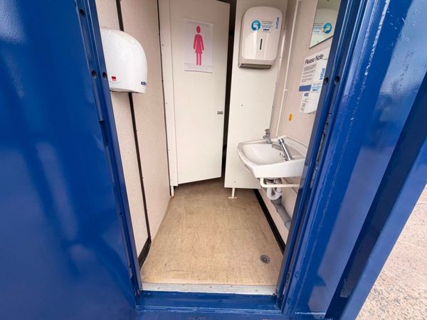 16 x 9  male / female toilet block unit ....3732 398290812
