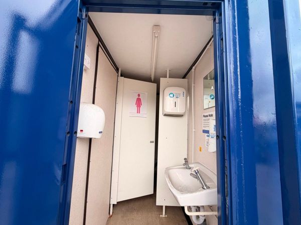 16 x 9  male / female toilet block unit ....3732 398290814