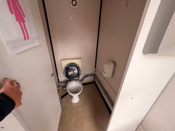 16 x 9  male / female toilet block unit ....3732 398290816