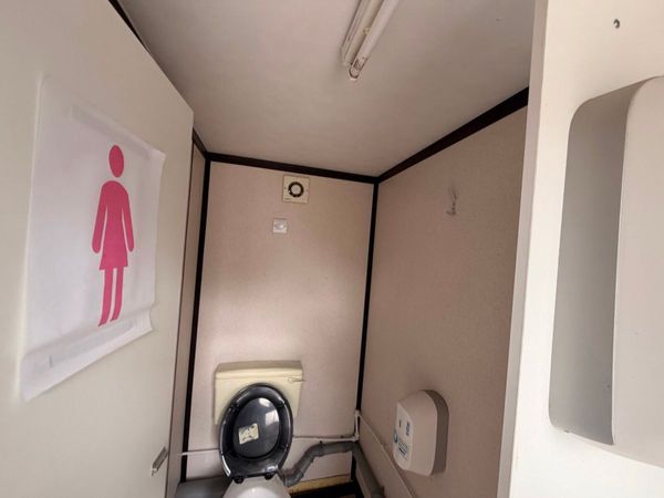 16 x 9  male / female toilet block unit ....3732 398290818