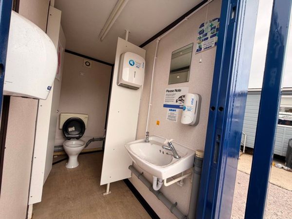 16 x 9  male / female toilet block unit ....3732 398290820