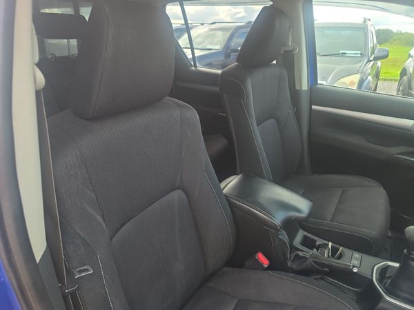 Toyota Hilux 2.4 D4D Invincible 398218385