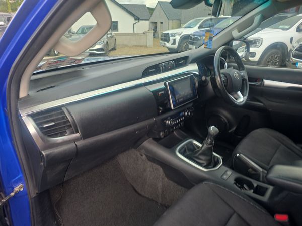 Toyota Hilux 2.4 D4D Invincible 398218389