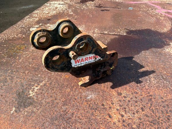 Strickland quick hitch...30mm pins....mini digger. 398384928