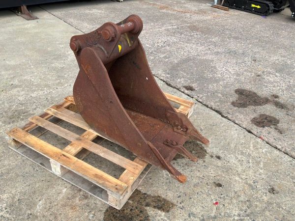 18" toothed digging bucket........50mm pins....... 398445862