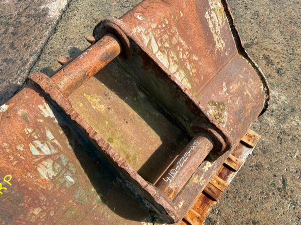 48" toothed digging bucket......65mm pins.......28 398445893
