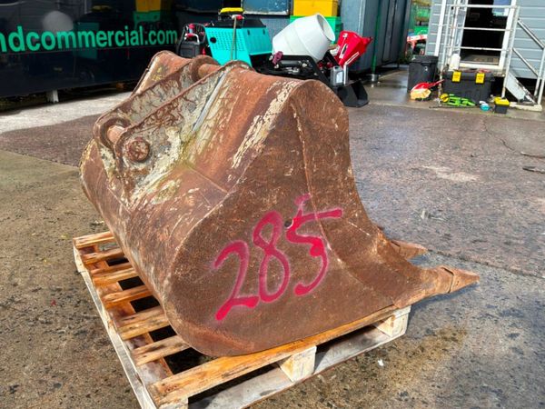 48" toothed digging bucket......65mm pins.......28 398445894