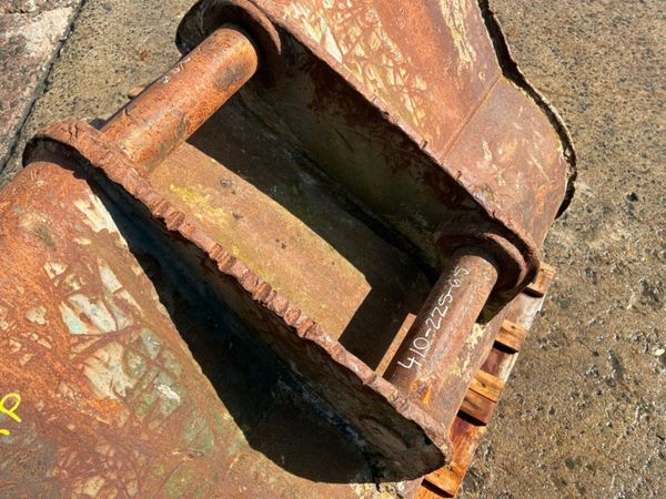 48" toothed digging bucket......65mm pins.......28 398445897