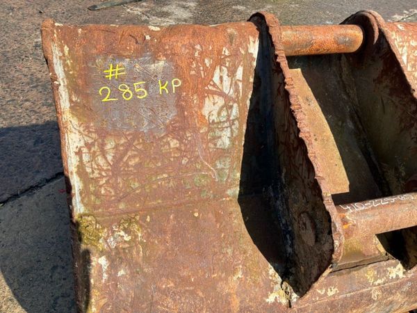 48" toothed digging bucket......65mm pins.......28 398445898